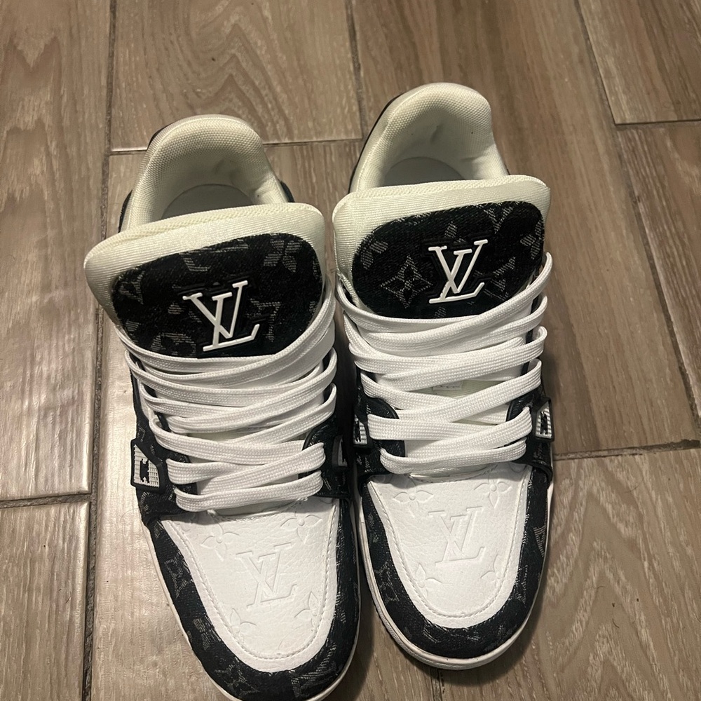 Louis Vuitton Trainers - Picture 2 of 3